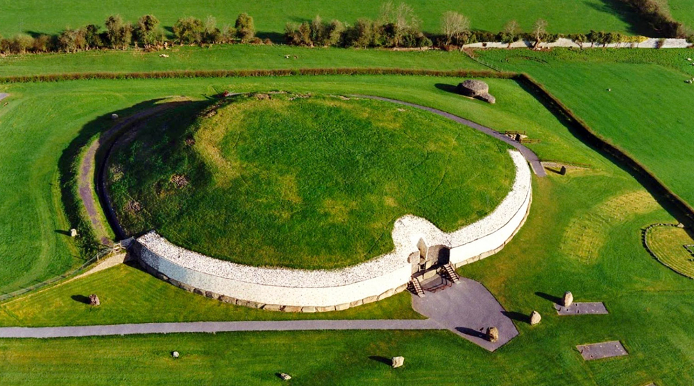 prehistoric architecture burial mounds